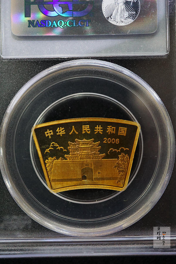 【060204】2006年丙戌狗年生肖1/2盎司扇形普制金币