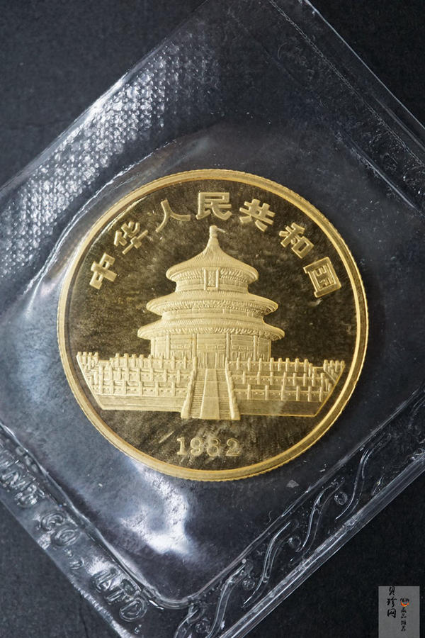 【820102】1982年熊猫1/2盎司普制金币