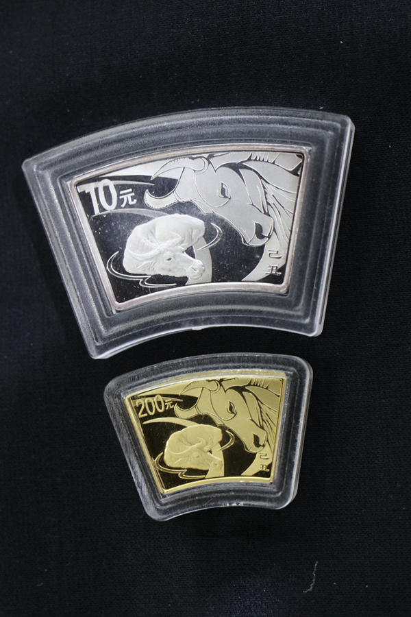 【099040】2009牛年扇形普制生肖金银币