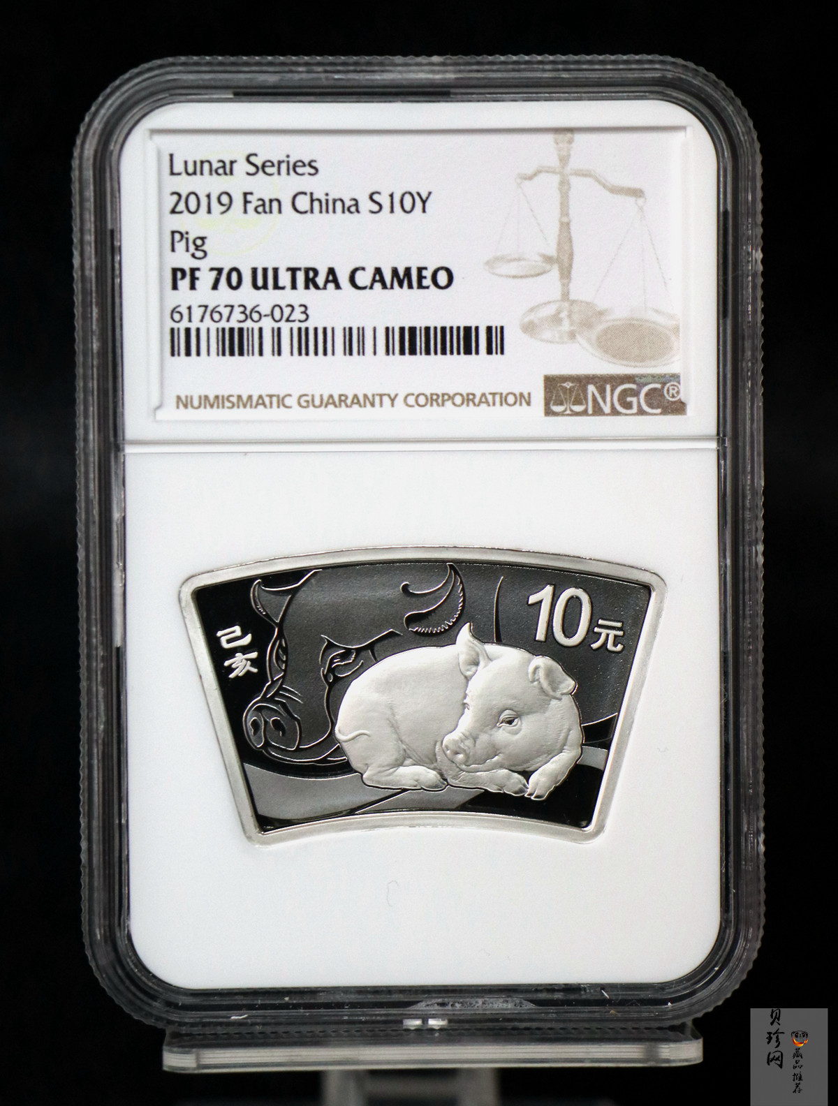 【181106】2019中国己亥（猪）年金银纪念币30克扇形银币