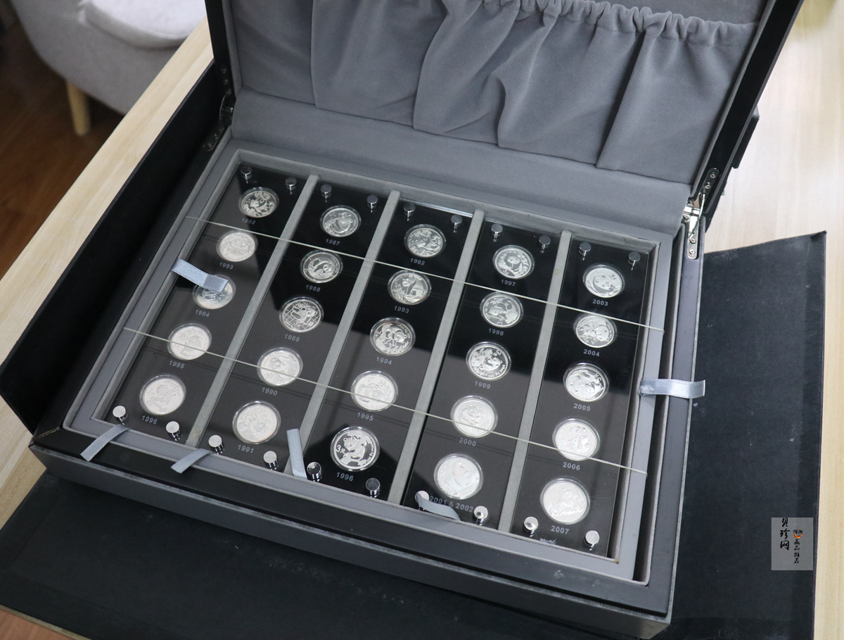 【079060】2007年中国熊猫金币发行25周年1/4盎司精制银币25枚一套