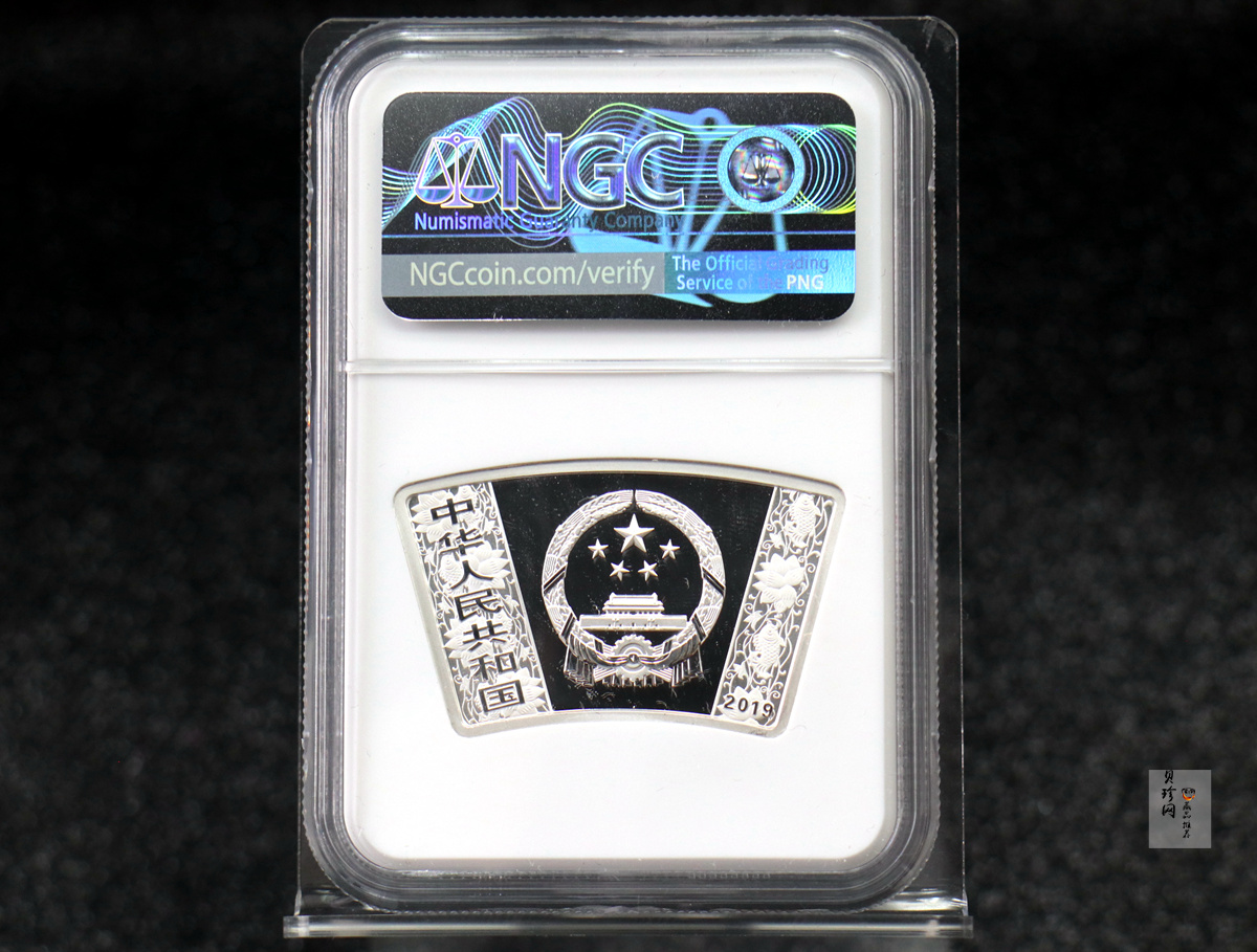 【181106】2019中国己亥（猪）年金银纪念币30克扇形银币