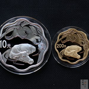 【099030】2009年己丑牛年生肖梅花形精制金银币2枚一套