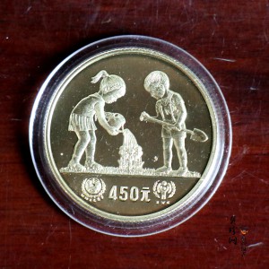 【790202】1979年国际儿童年-儿童浇花1/2盎司精制金币